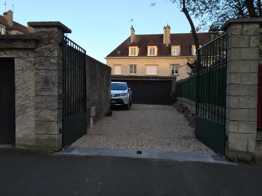 Au Coeur De Beauvais Bed & Breakfast Exterior photo